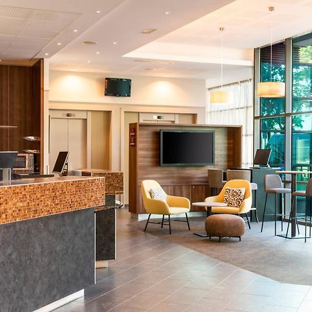 Отель Courtyard By Marriott Paris Saint Denis Экстерьер фото
